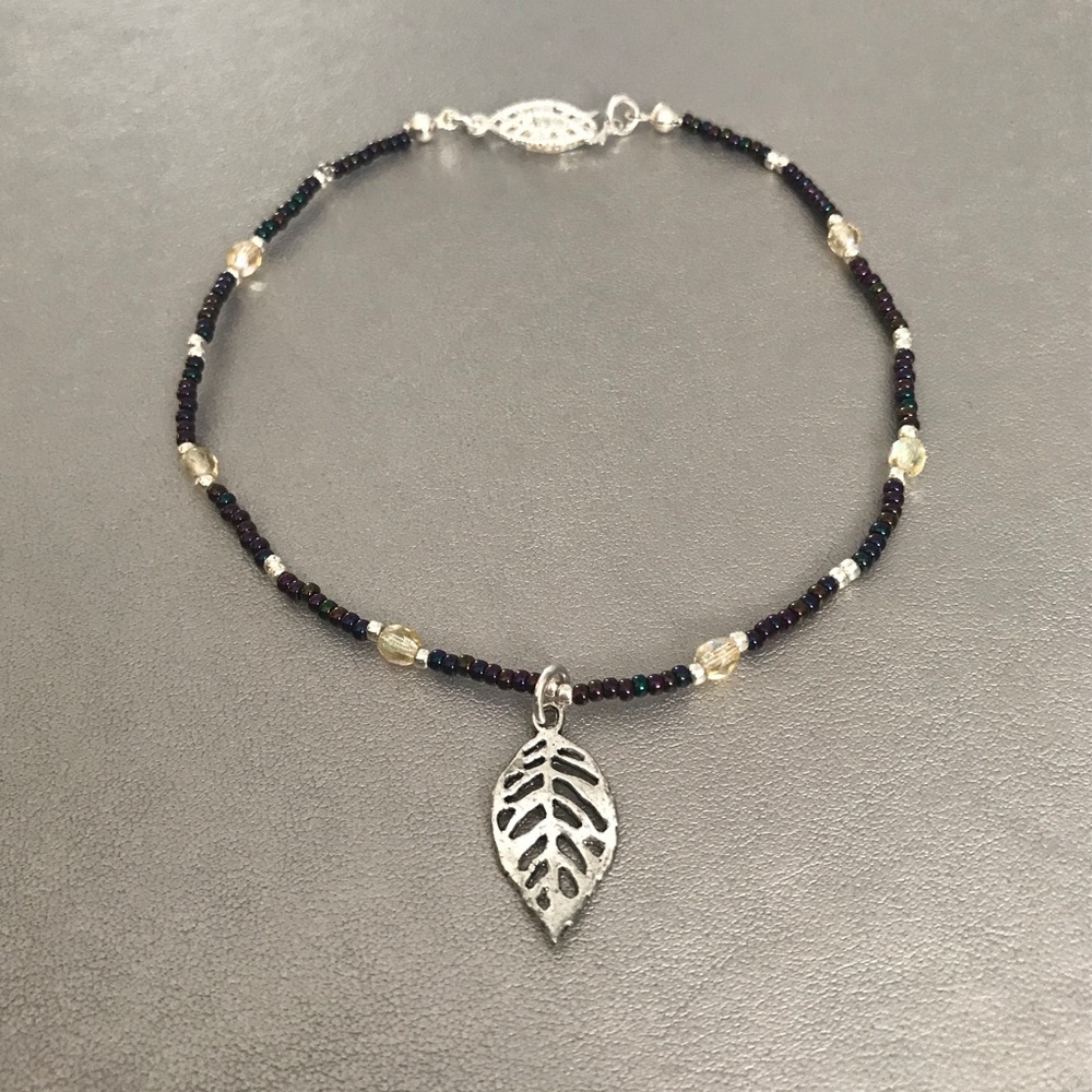 🪞 leaf charm beaded anklet
